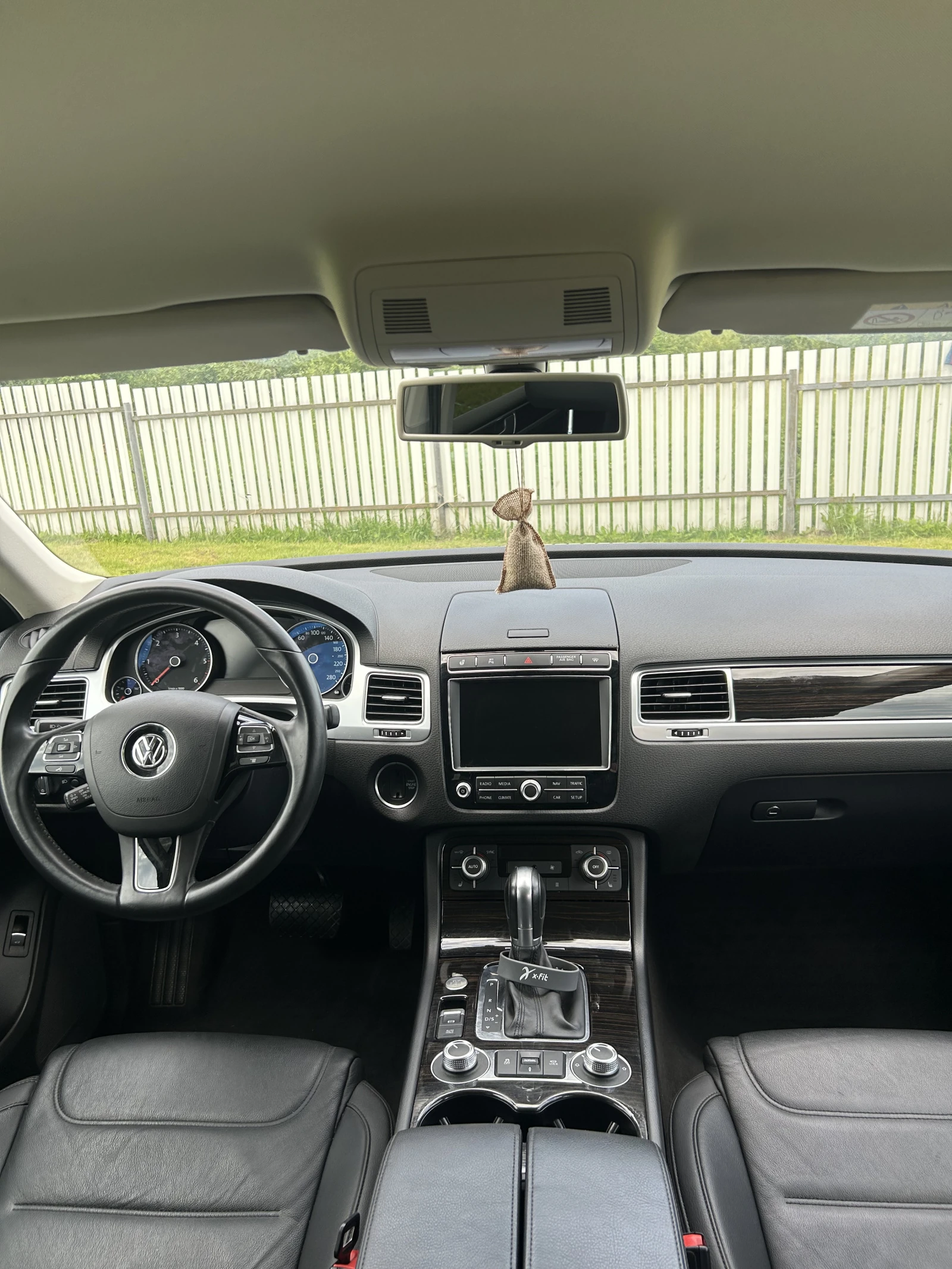 Volkswagen Touareg, 2016г, полный привод, автомат