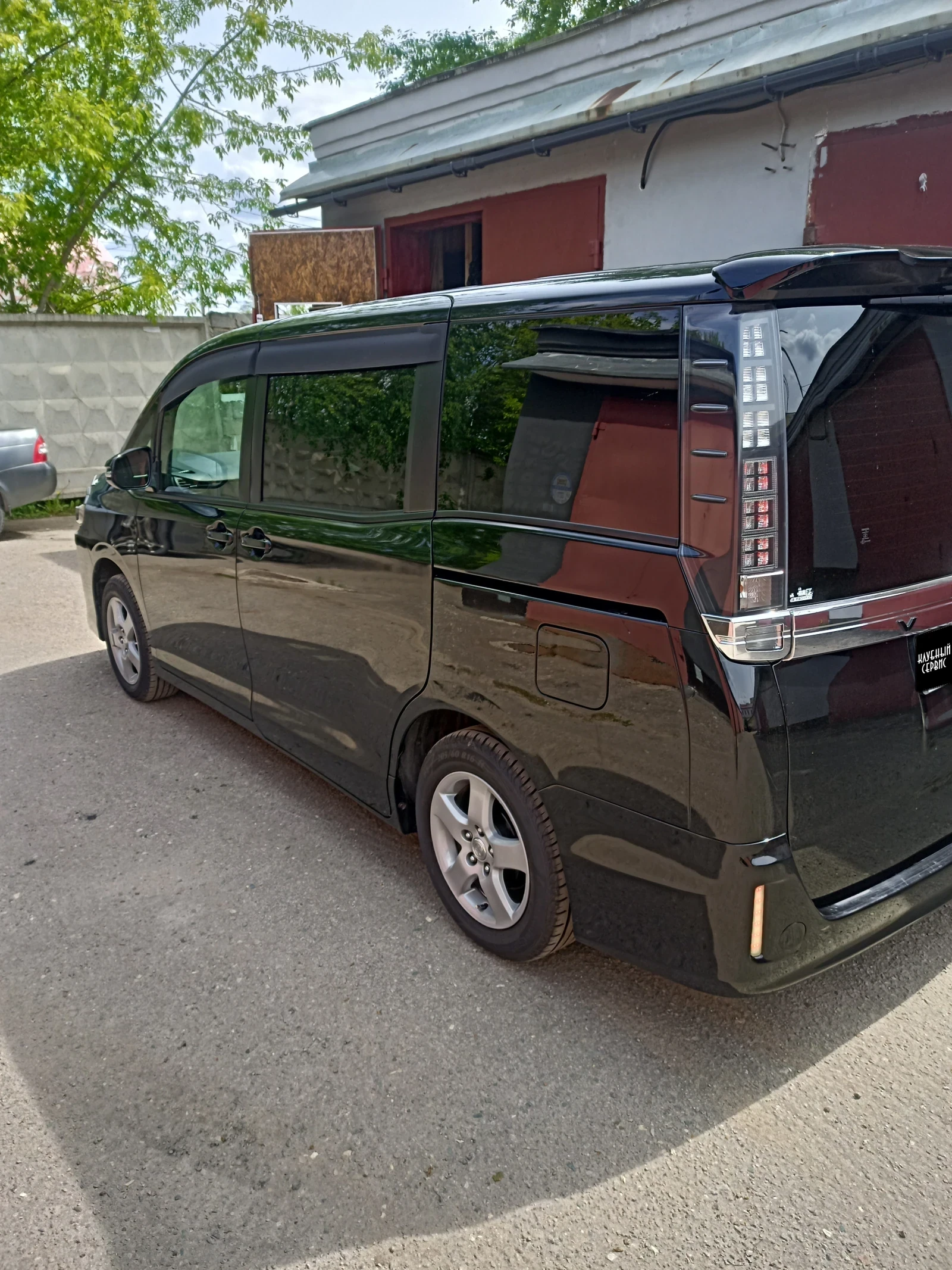 Toyota Voxy, 2014г, передний привод, вариатор