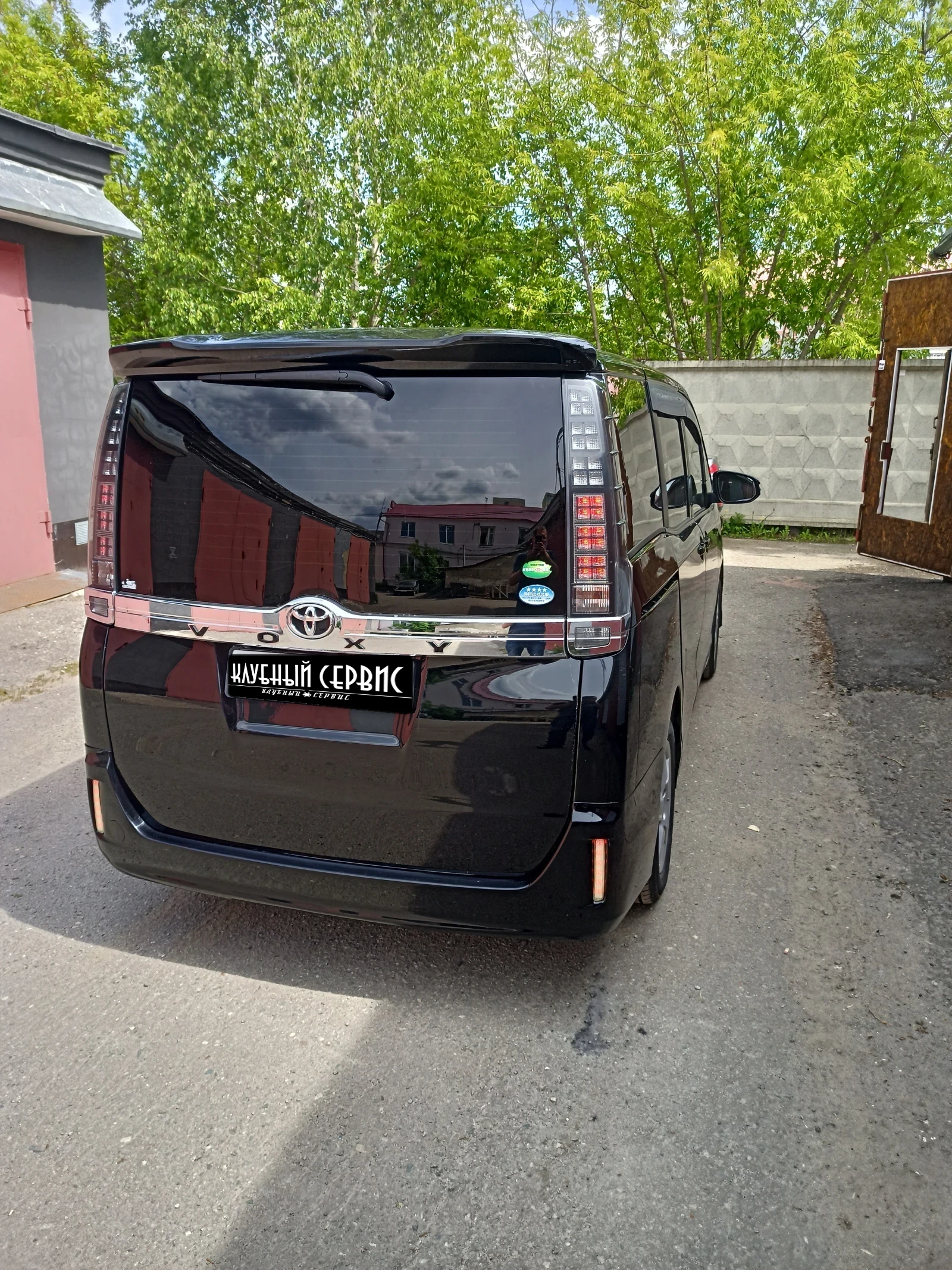 Toyota Voxy, 2014г, передний привод, вариатор