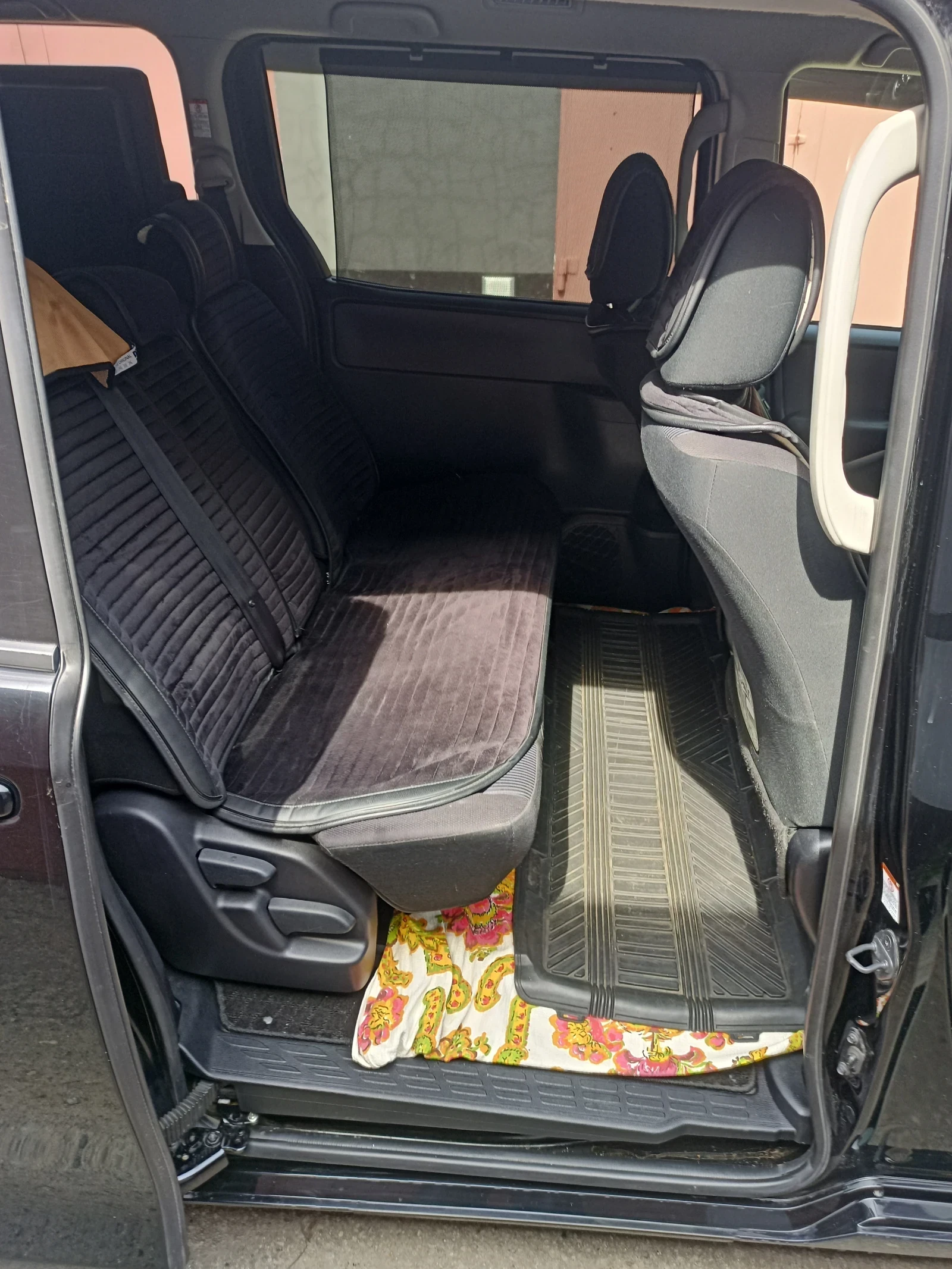 Toyota Voxy, 2014г, передний привод, вариатор