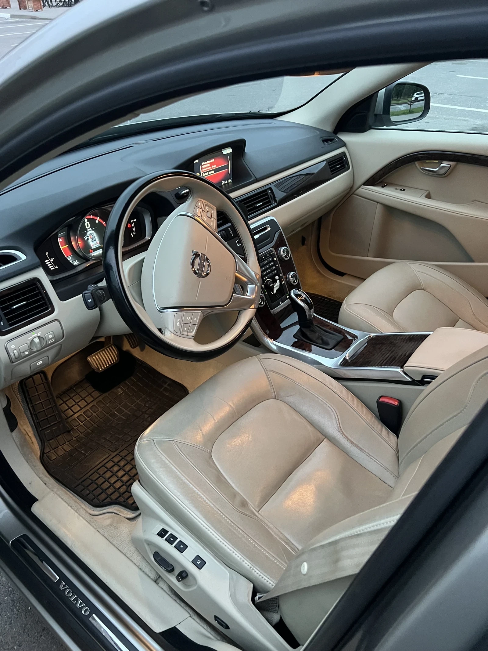 Volvo V70, 2014г, передний привод, робот