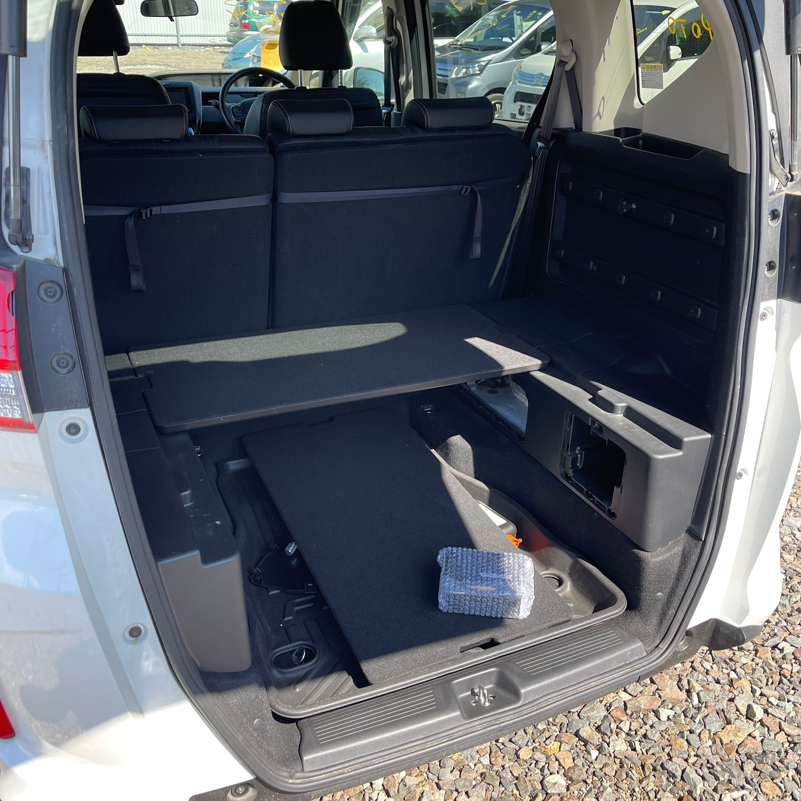 Honda Freed, 2017г, полный привод, робот