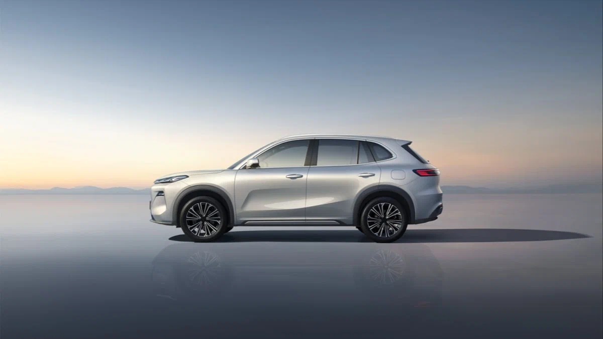 Белорусская марка Belgee объявила о скором начале продаж своего нового гибридного кроссовера X80 PHEV.