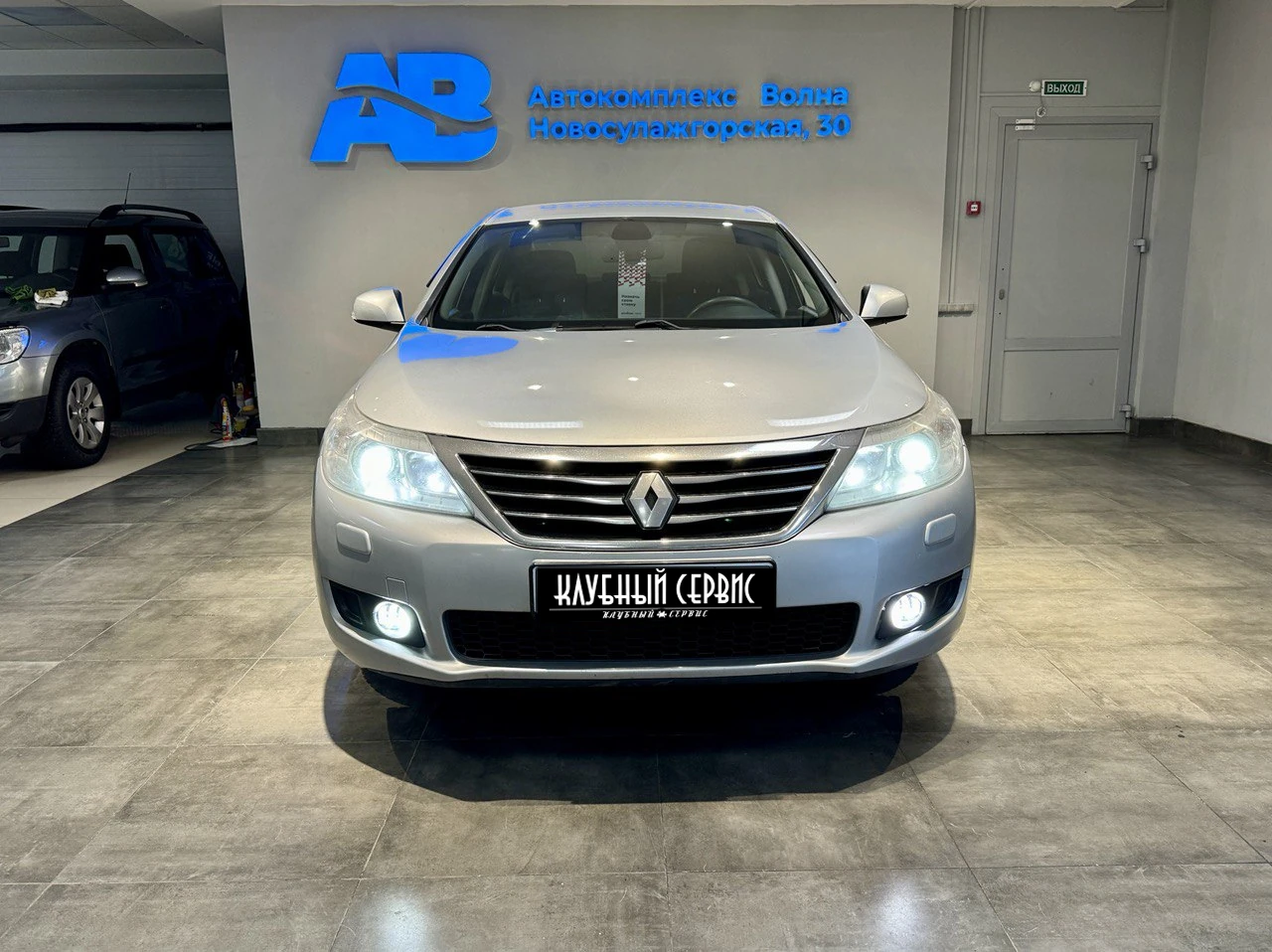 Renault Latitude, 2010г, передний привод, вариатор