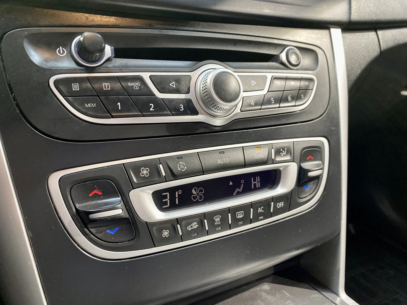 Renault Latitude, 2010г, передний привод, вариатор