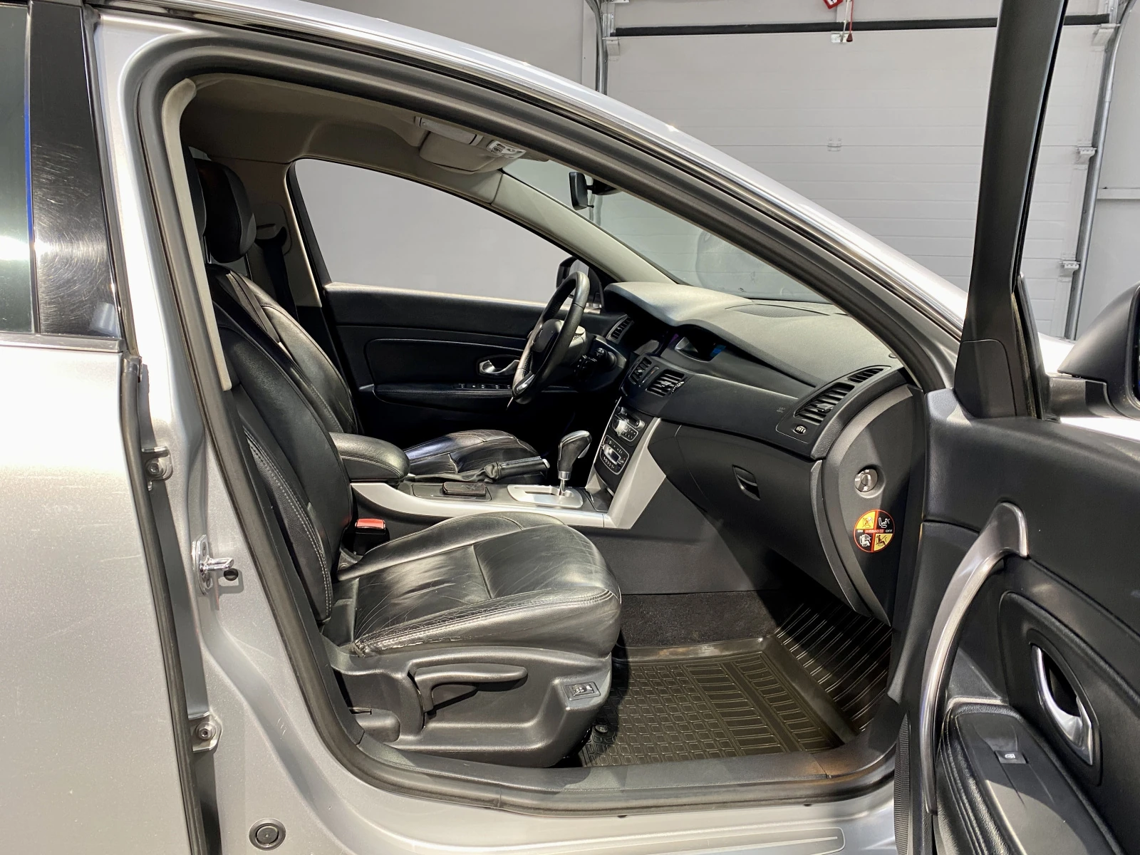 Renault Latitude, 2010г, передний привод, вариатор