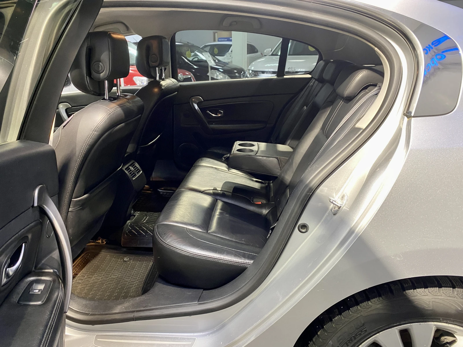 Renault Latitude, 2010г, передний привод, вариатор