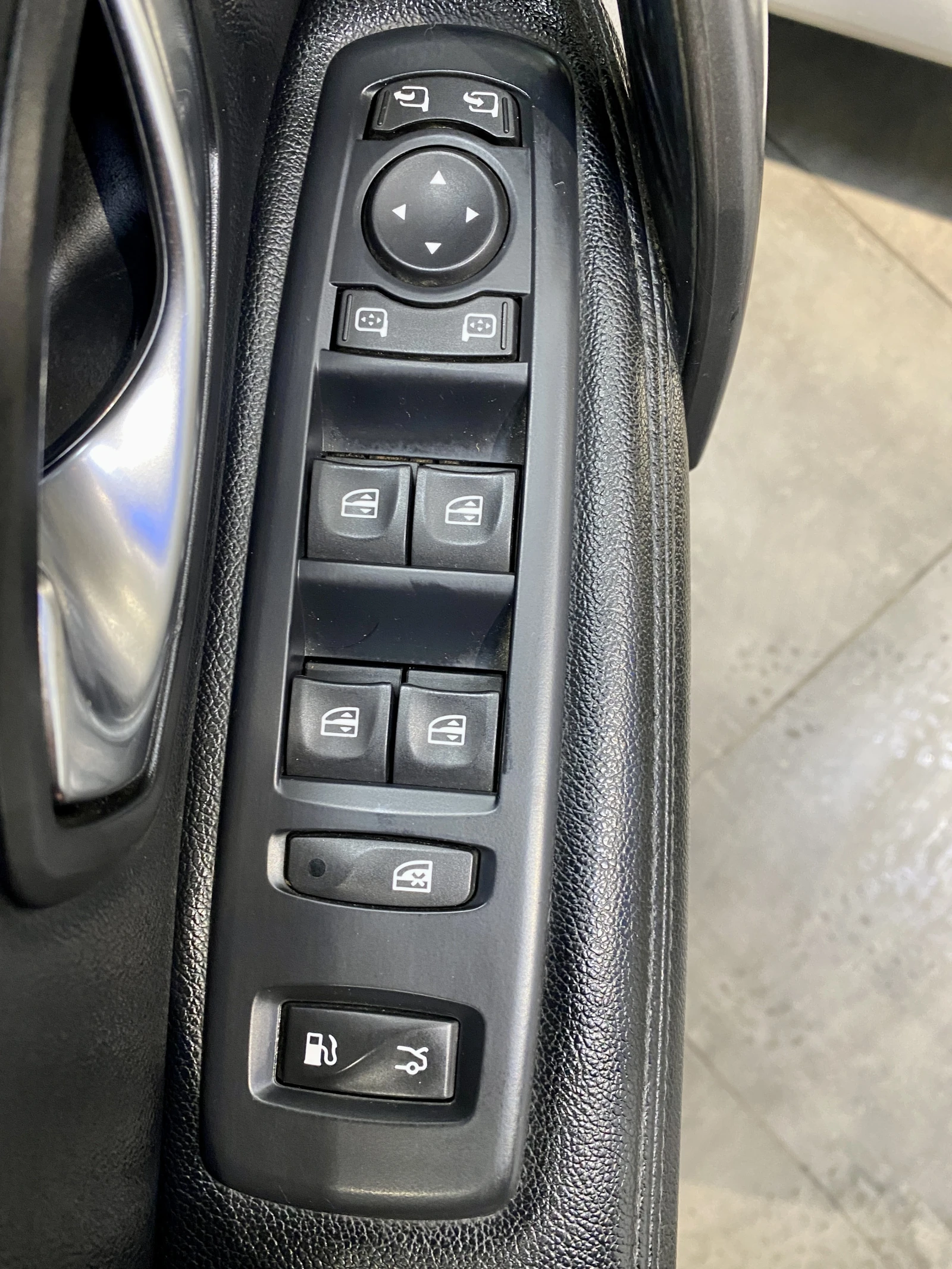 Renault Latitude, 2010г, передний привод, вариатор