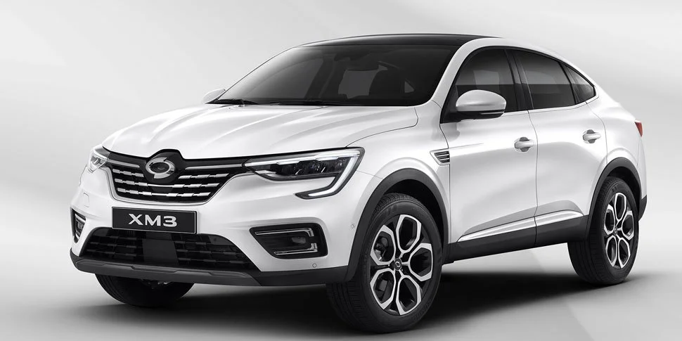 В России появились поставки копии популярного кроссовера Renault Arkana под брендом Samsung — модель XM3.