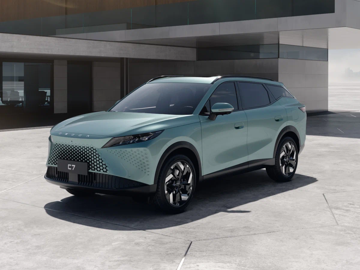 В России началась сборка кроссовера Omoda C7.