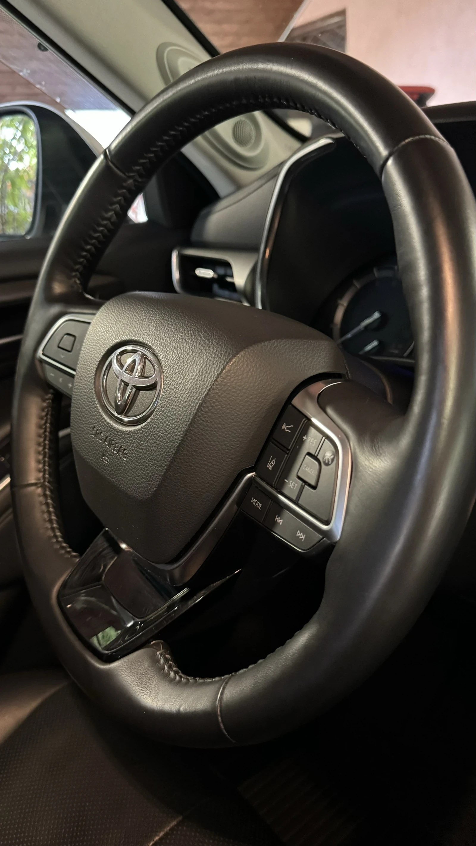 Toyota Highlander, 2021г, полный привод, автомат