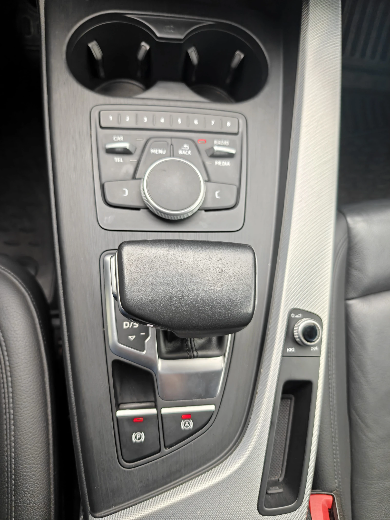 Audi A4, 2019г, передний привод, робот