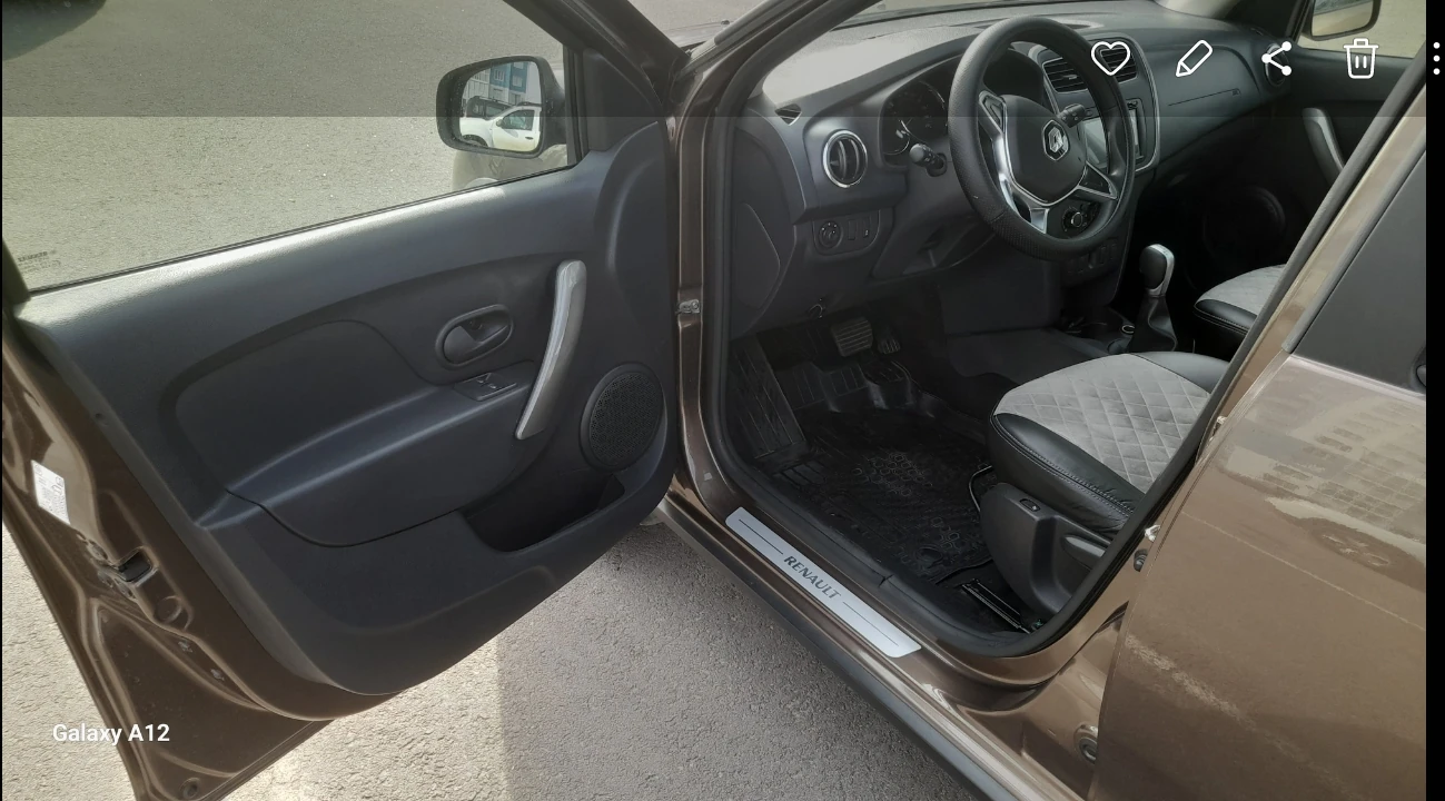 Renault Sandero, 2022г, передний привод, вариатор