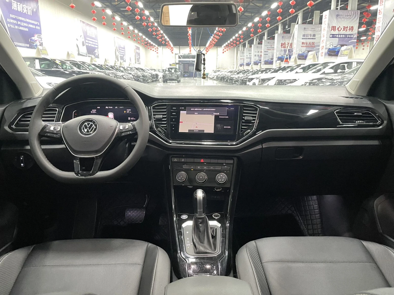 Volkswagen T-Roc, 2022г, полный привод, робот