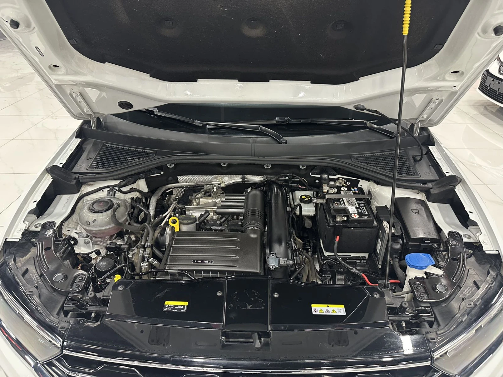 Volkswagen T-Roc, 2022г, полный привод, робот