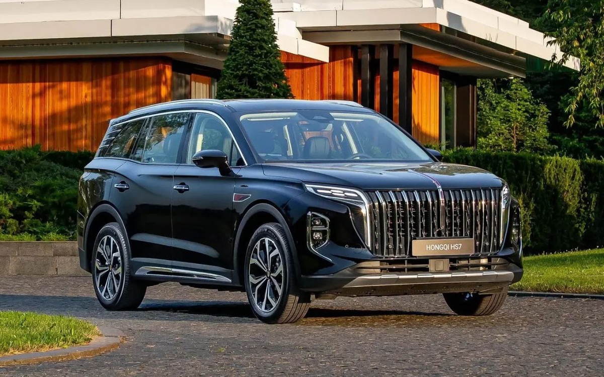 Дистрибьютор «ФАВ–Восточная Европа» заявил, что ввезённые автомобили Hongqi соответствуют всем стандартам, и нет причин для отказа в регистрации.