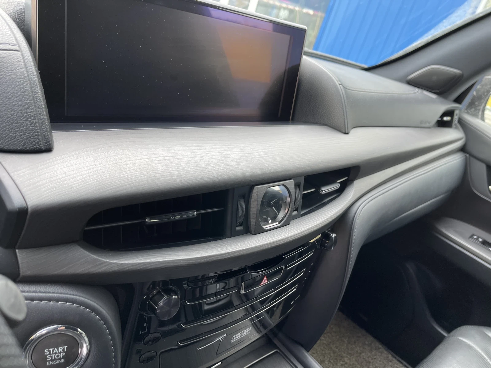 Lexus LX, 2016г, полный привод, автомат