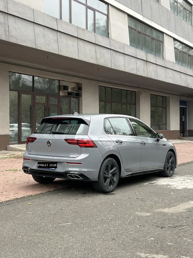 Volkswagen Golf, 2021г, передний привод, робот