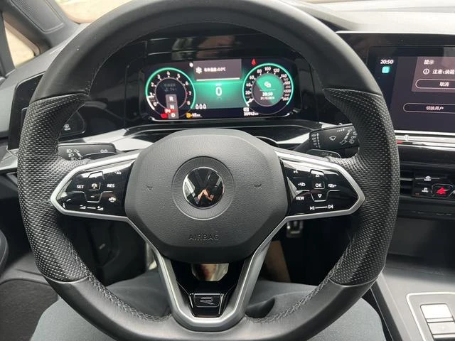 Volkswagen Golf, 2021г, передний привод, робот