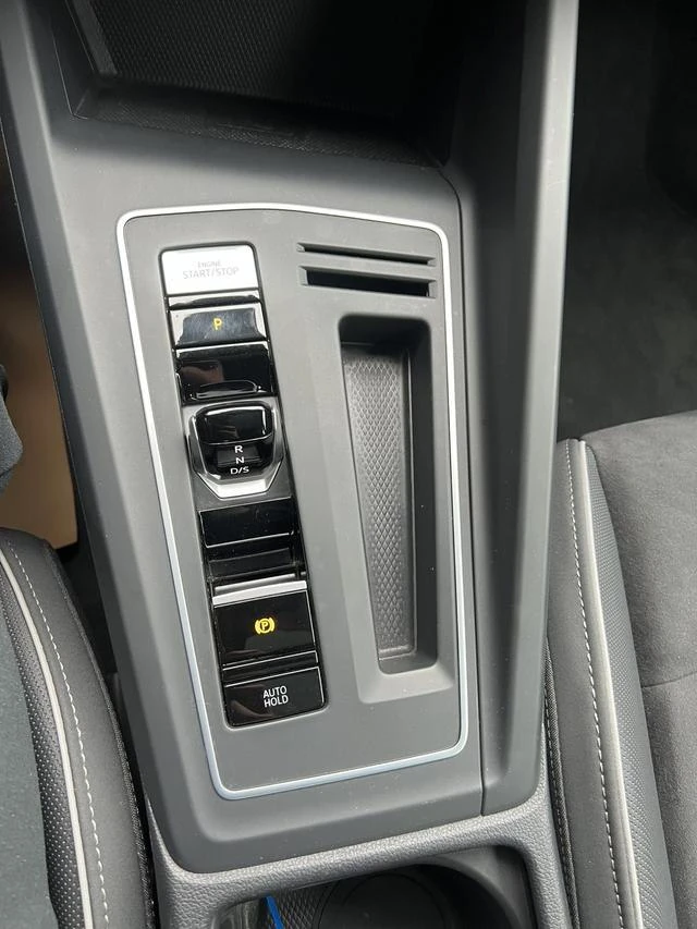 Volkswagen Golf, 2021г, передний привод, робот