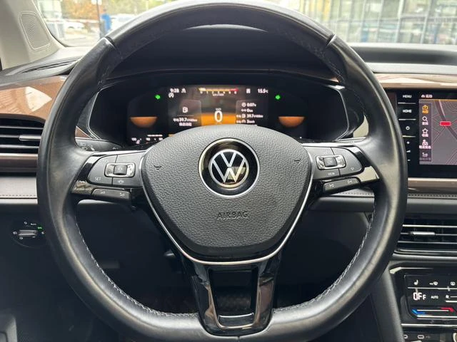 Volkswagen Tharu, 2022г, передний привод, робот