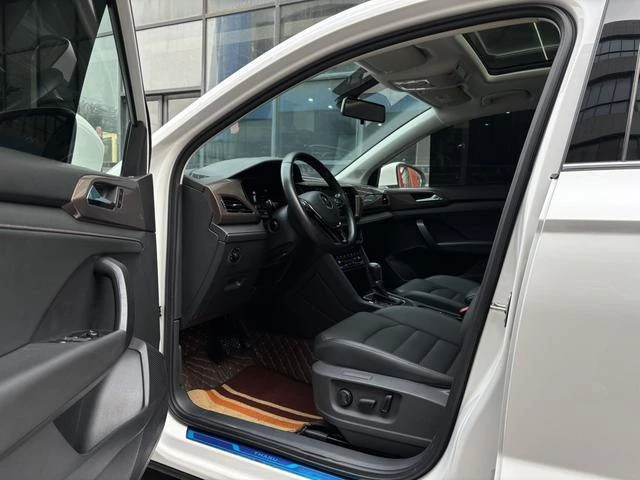 Volkswagen Tharu, 2022г, передний привод, робот