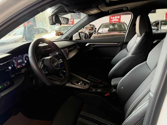 Audi A3, 2023г, передний привод, робот