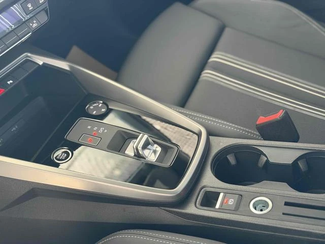Audi A3, 2023г, передний привод, робот
