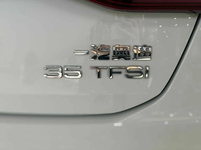 Audi A3, 2023г, передний привод, робот