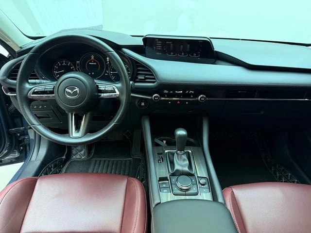 Mazda 3, 2022г, передний привод, автомат