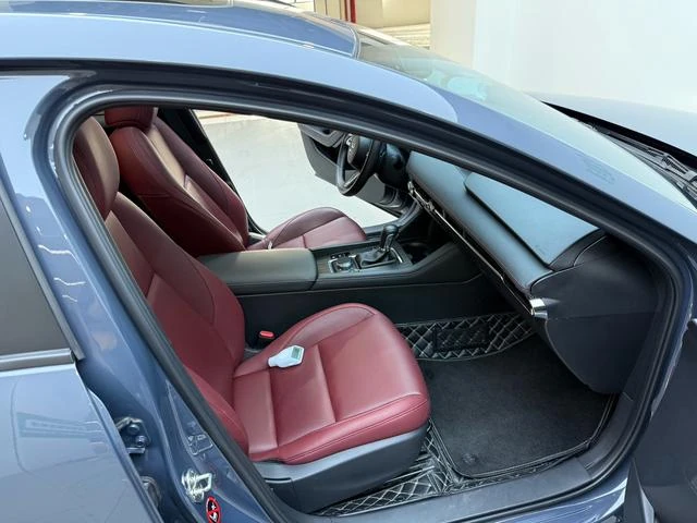 Mazda 3, 2022г, передний привод, автомат
