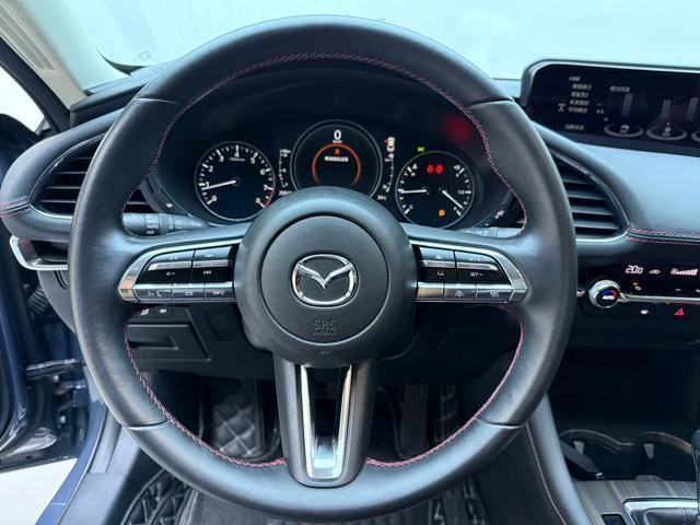Mazda 3, 2022г, передний привод, автомат