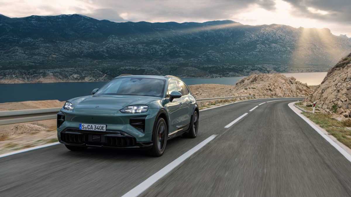 Porsche представил полностью электрический Cayenne.