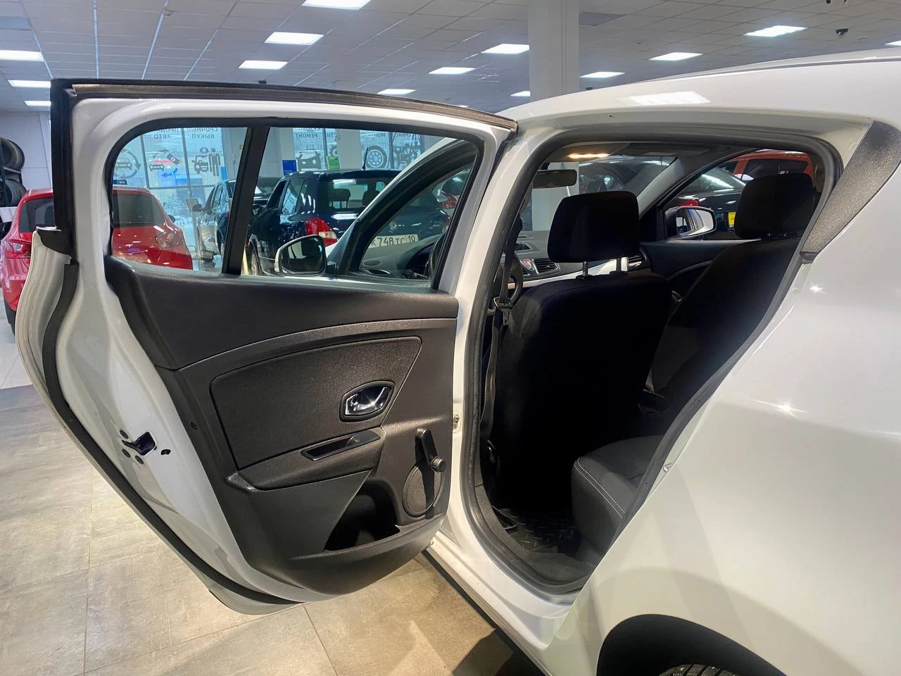 Renault Megane, 2014г, передний привод, механика