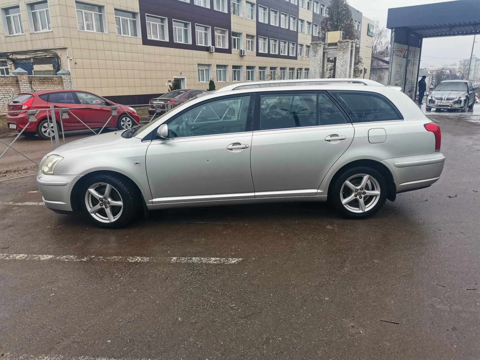 Toyota Avensis, 2004г, передний привод, автомат