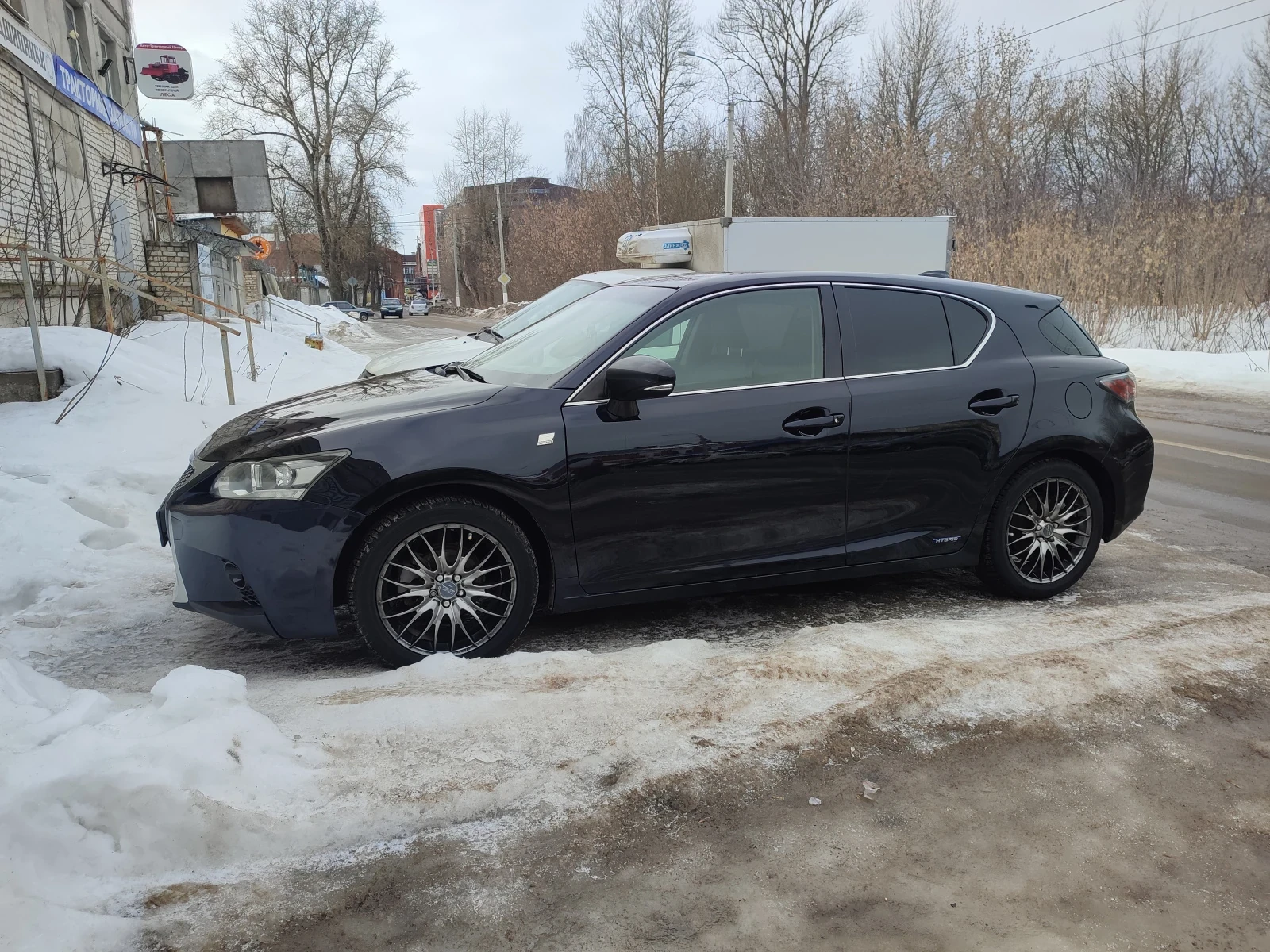 Lexus CT, 2011г, передний привод, вариатор