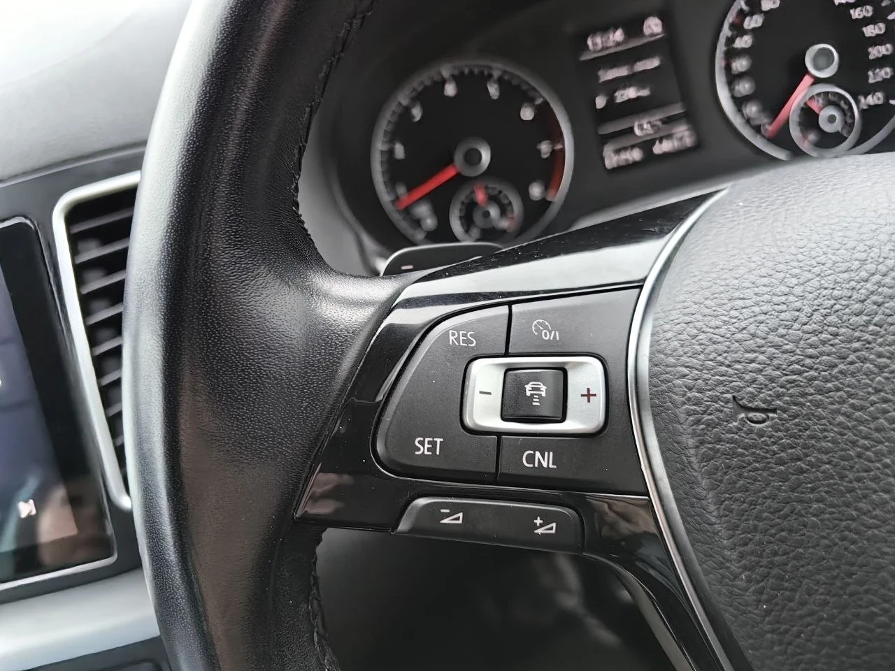 Volkswagen Sharan, 2017г, передний привод, робот