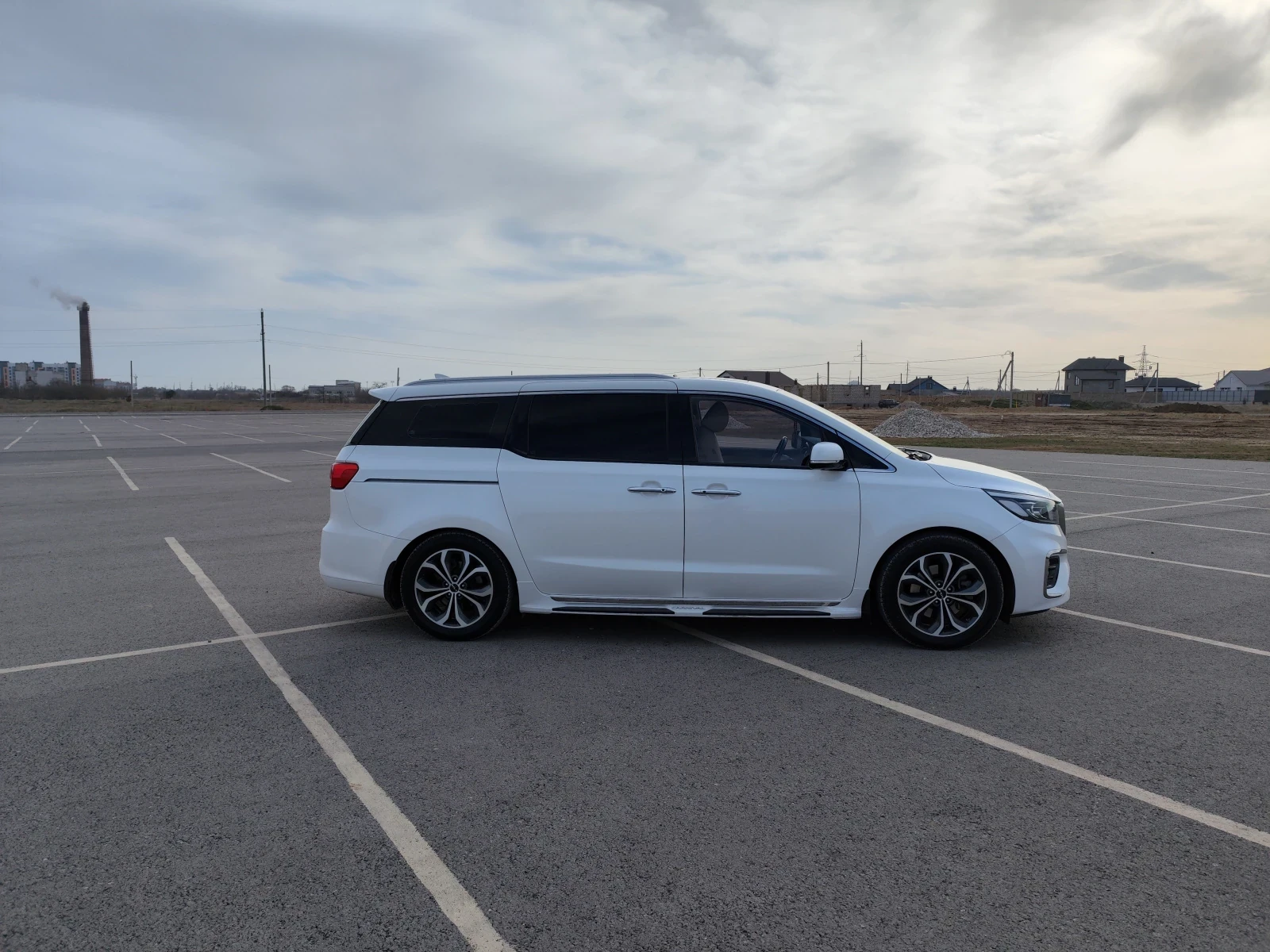 Kia Carnival, 2019г, передний привод, автомат