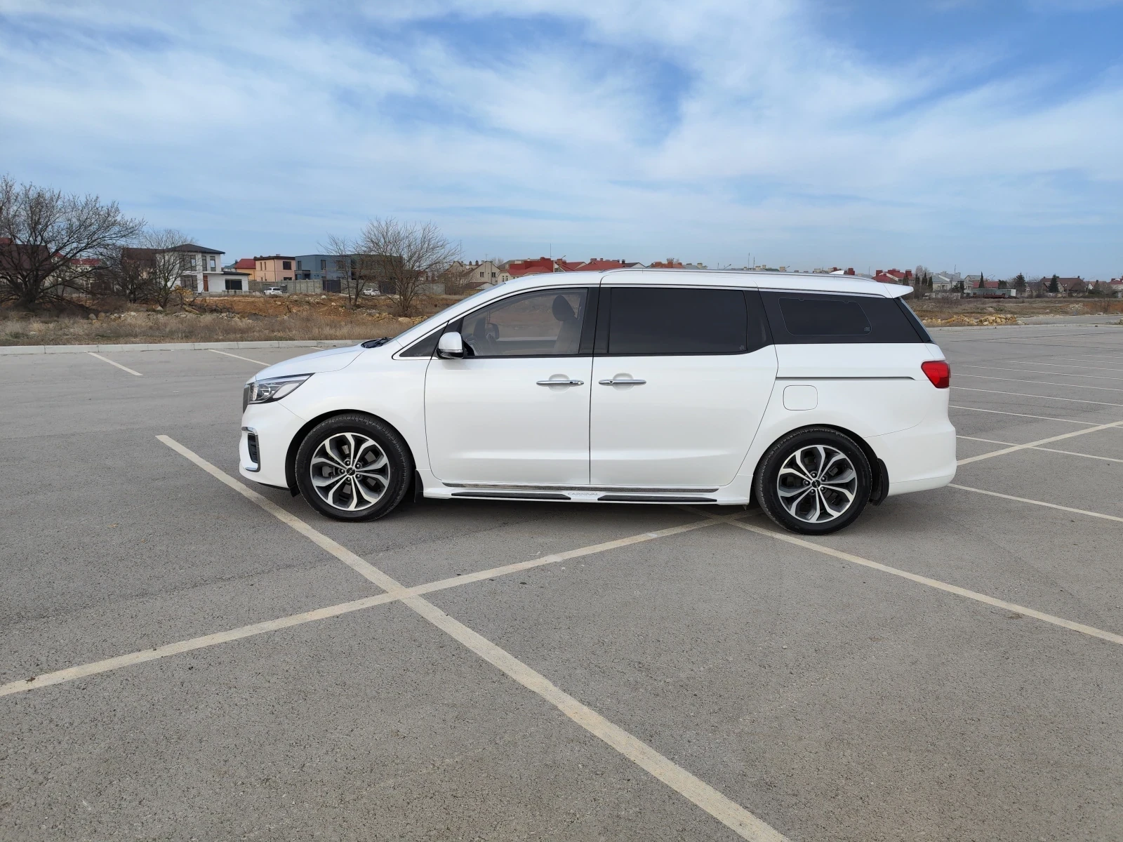 Kia Carnival, 2019г, передний привод, автомат