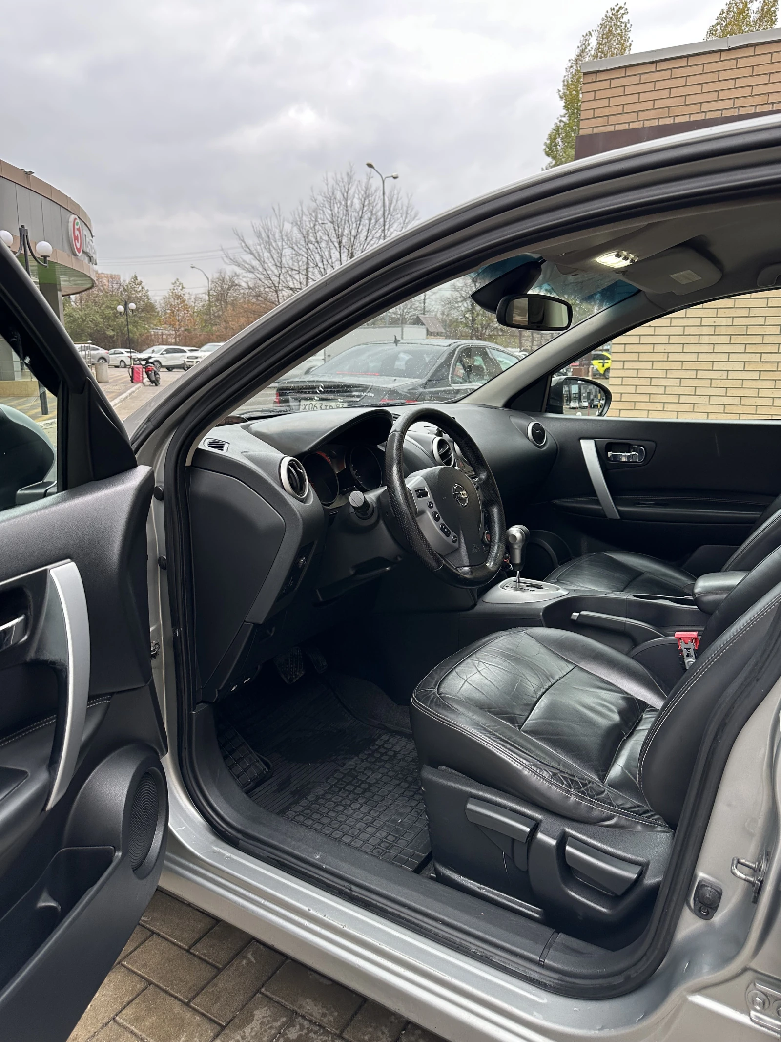 Nissan Qashqai, 2007г, передний привод, вариатор