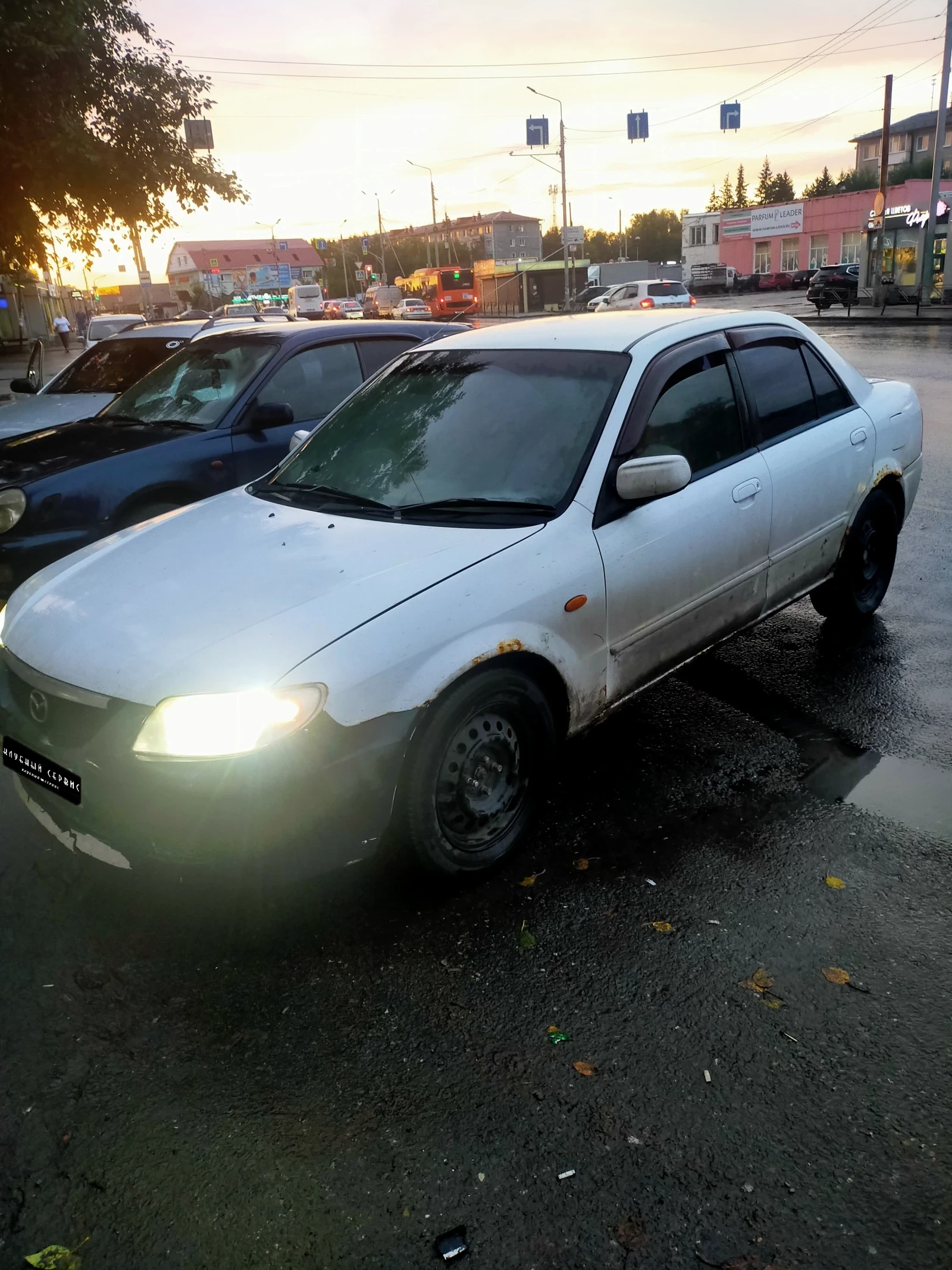 Mazda Familia, 2003г, передний привод, автомат