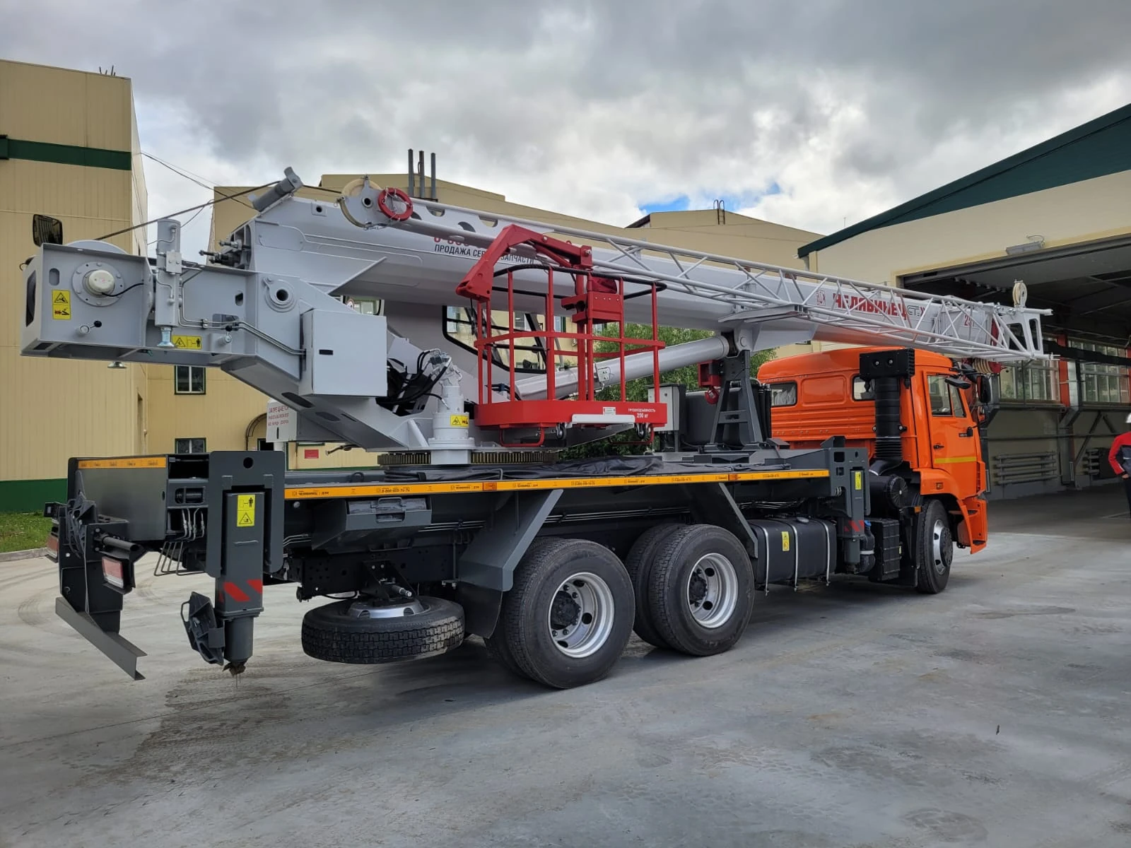 Челябинец КС 55732, 2025г