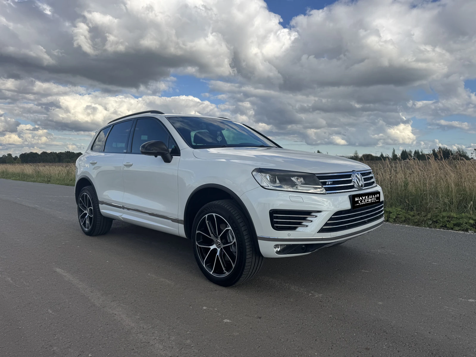 Volkswagen Touareg, 2017г, полный привод, автомат
