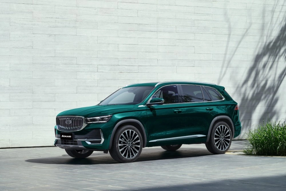 Geely запустил продажи в России топовой версии флагманского кроссовера Monjaro — Flagship SE.