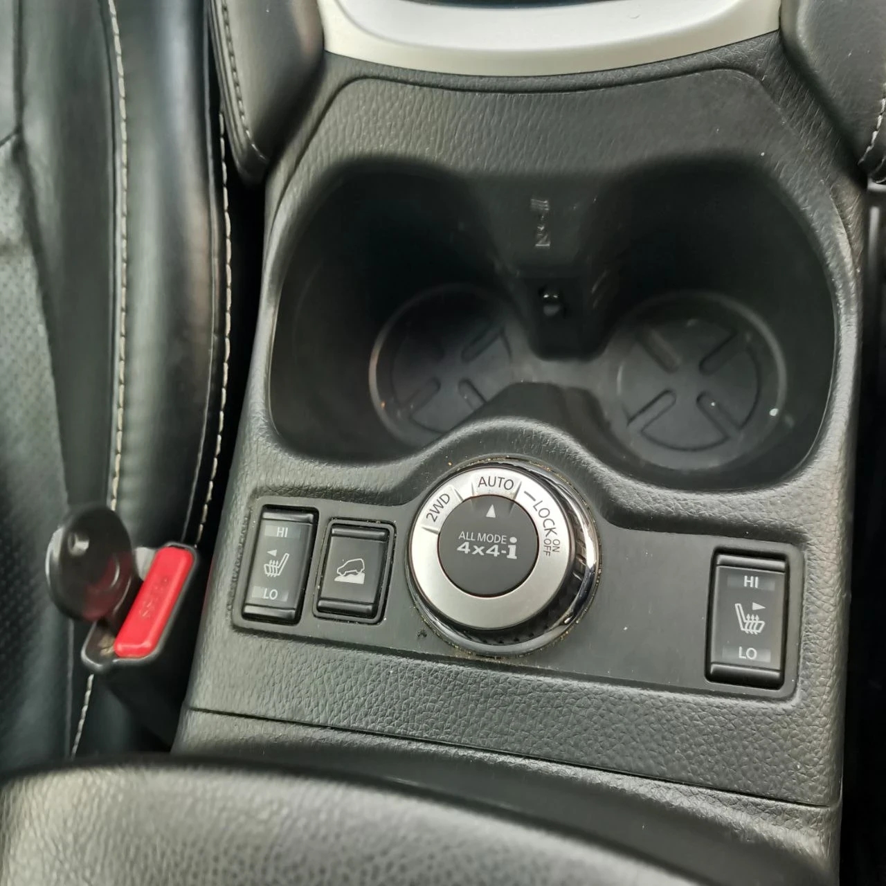 Nissan X-Trail, 2015г, полный привод, вариатор