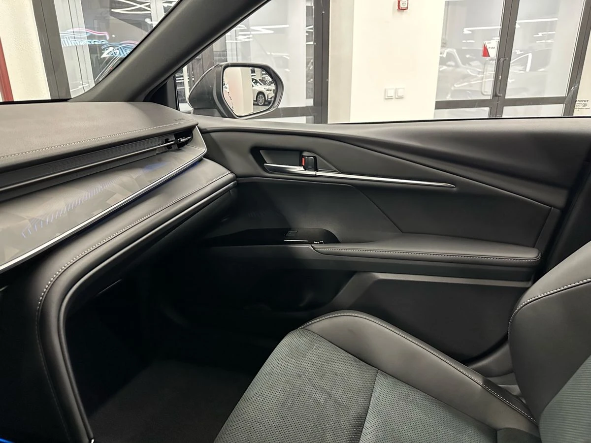 Toyota Camry, 2025г, передний привод, вариатор