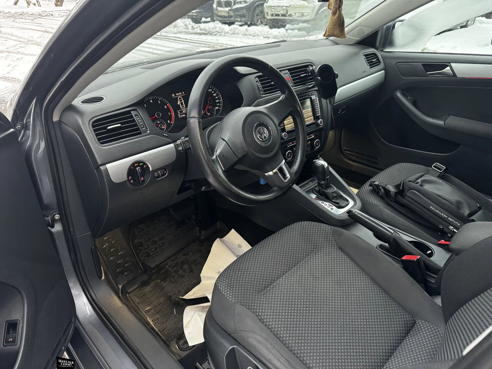 Volkswagen Jetta, 2012г, передний привод, робот