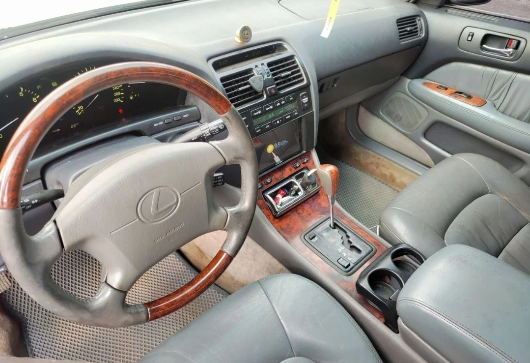 Lexus LS, 1994г, задний привод, автомат