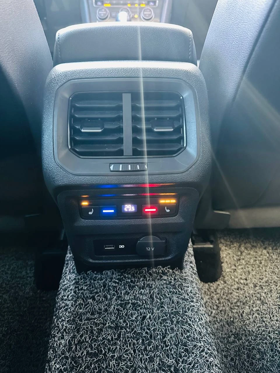 Volkswagen Tiguan, 2020г, полный привод, робот