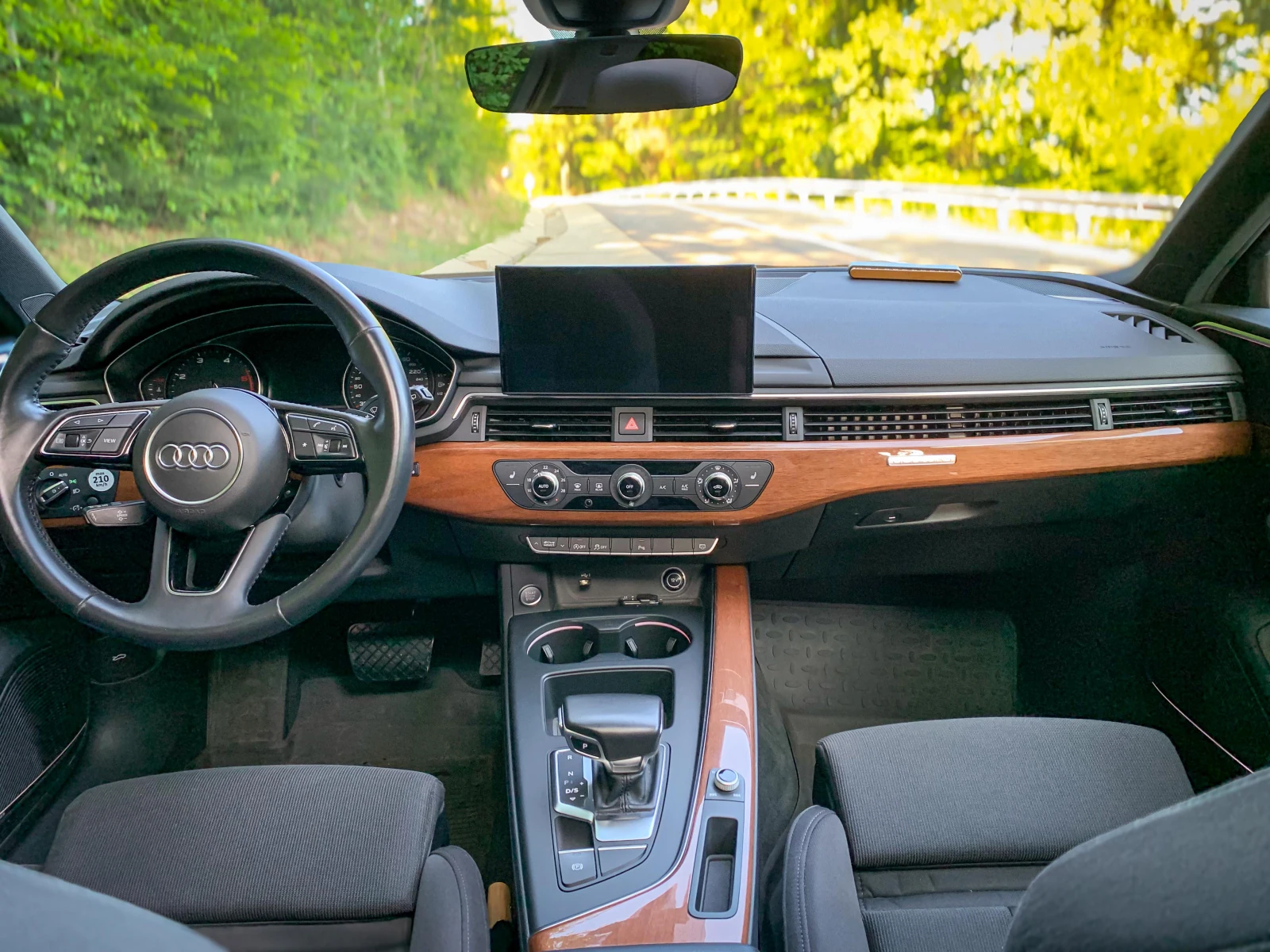 Audi A4, 2019г, полный привод, робот